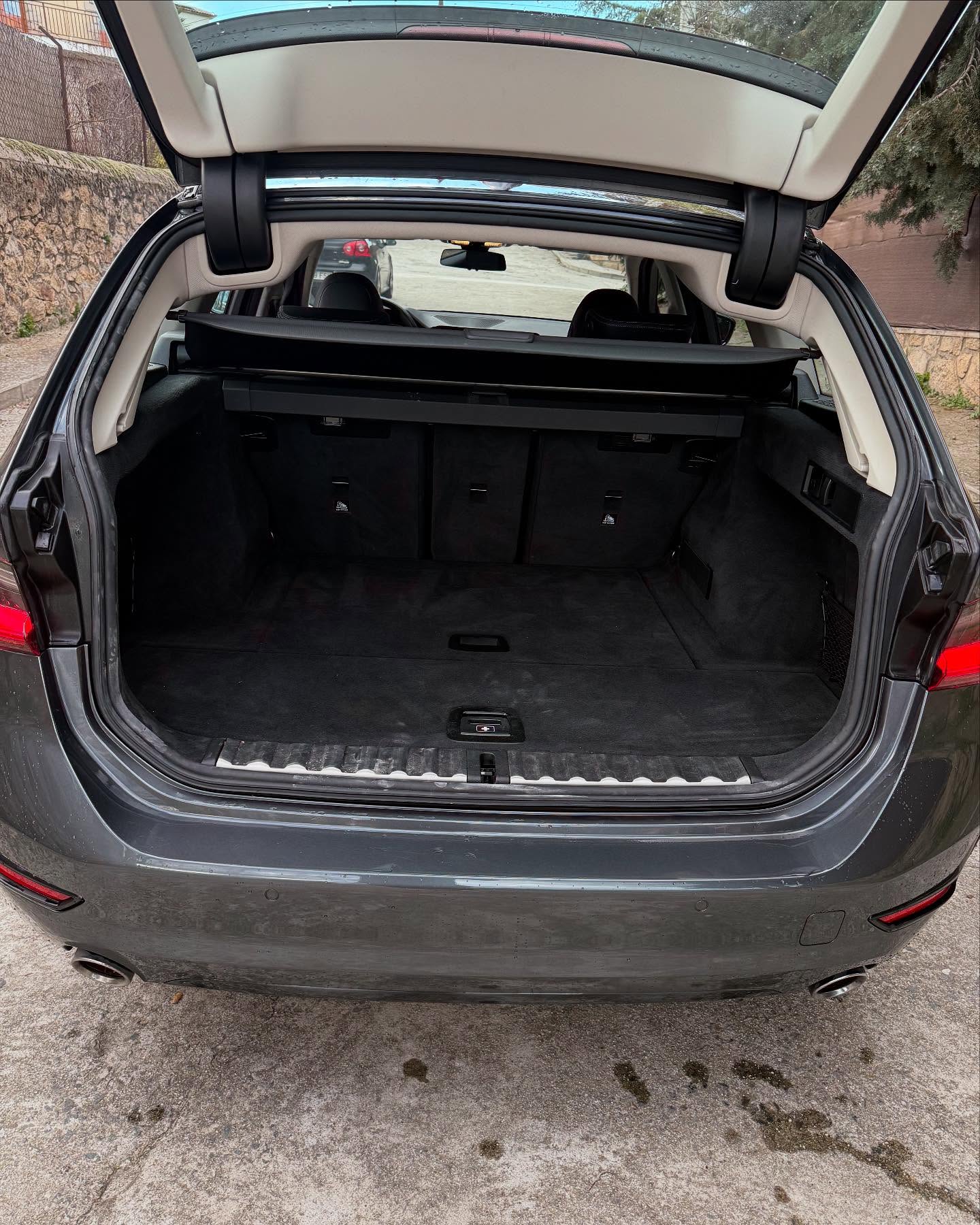 
								BMW serie 3 Touring 330i (258cv) lleno									