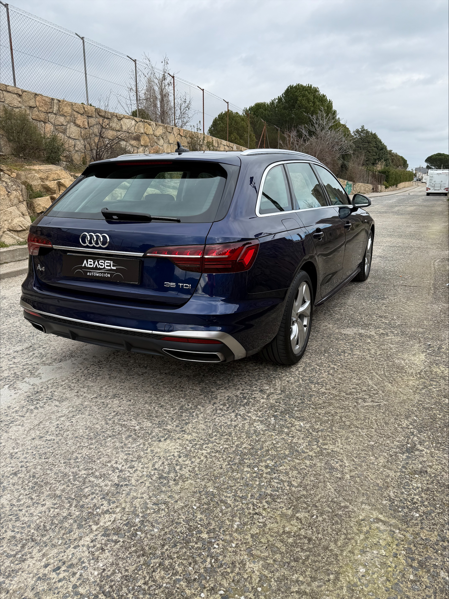 
								AUDI A4 AVANT 35 TDI S LINE (163CV) lleno									