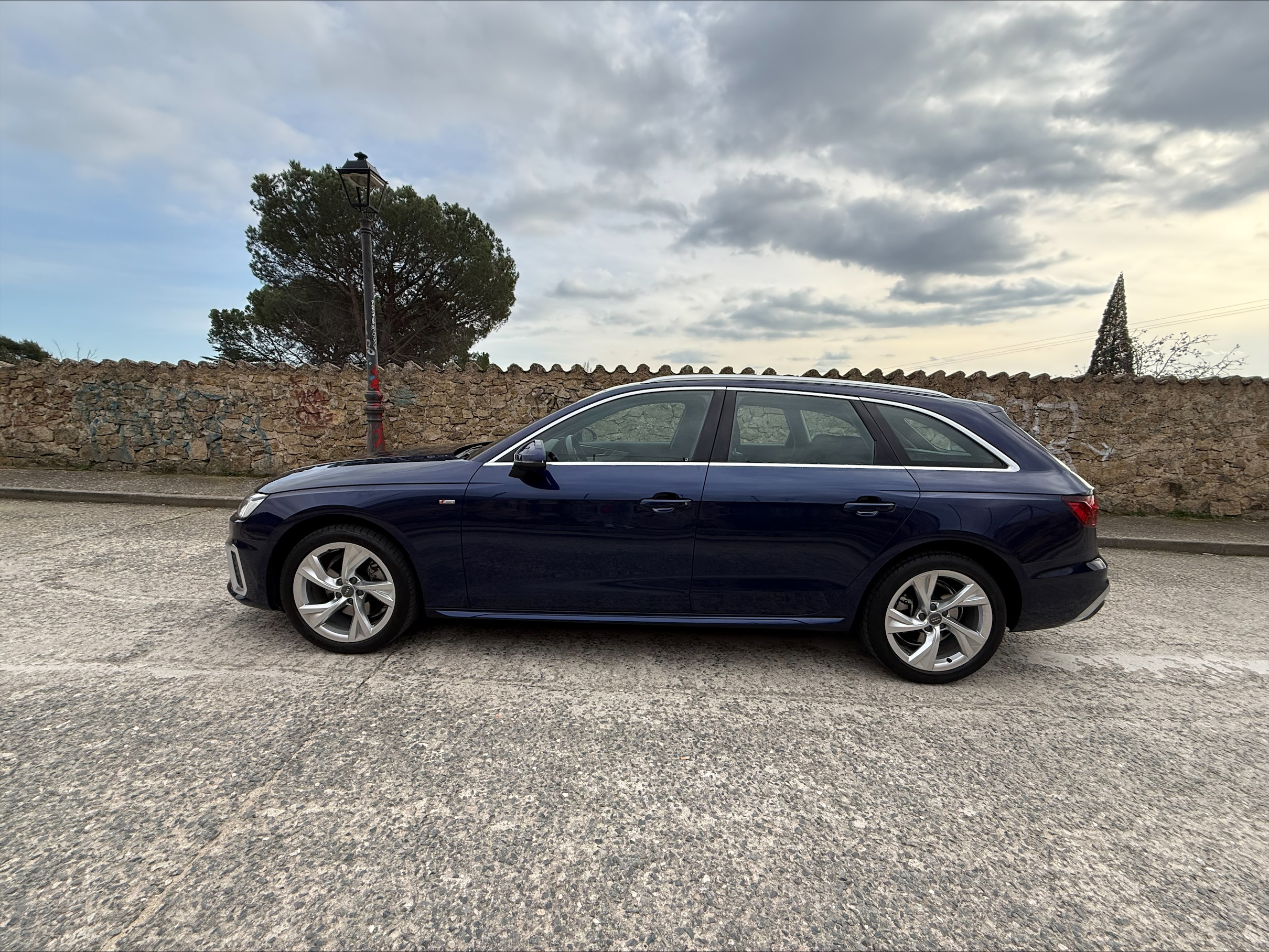 
								AUDI A4 AVANT 35 TDI S LINE (163CV) lleno									
