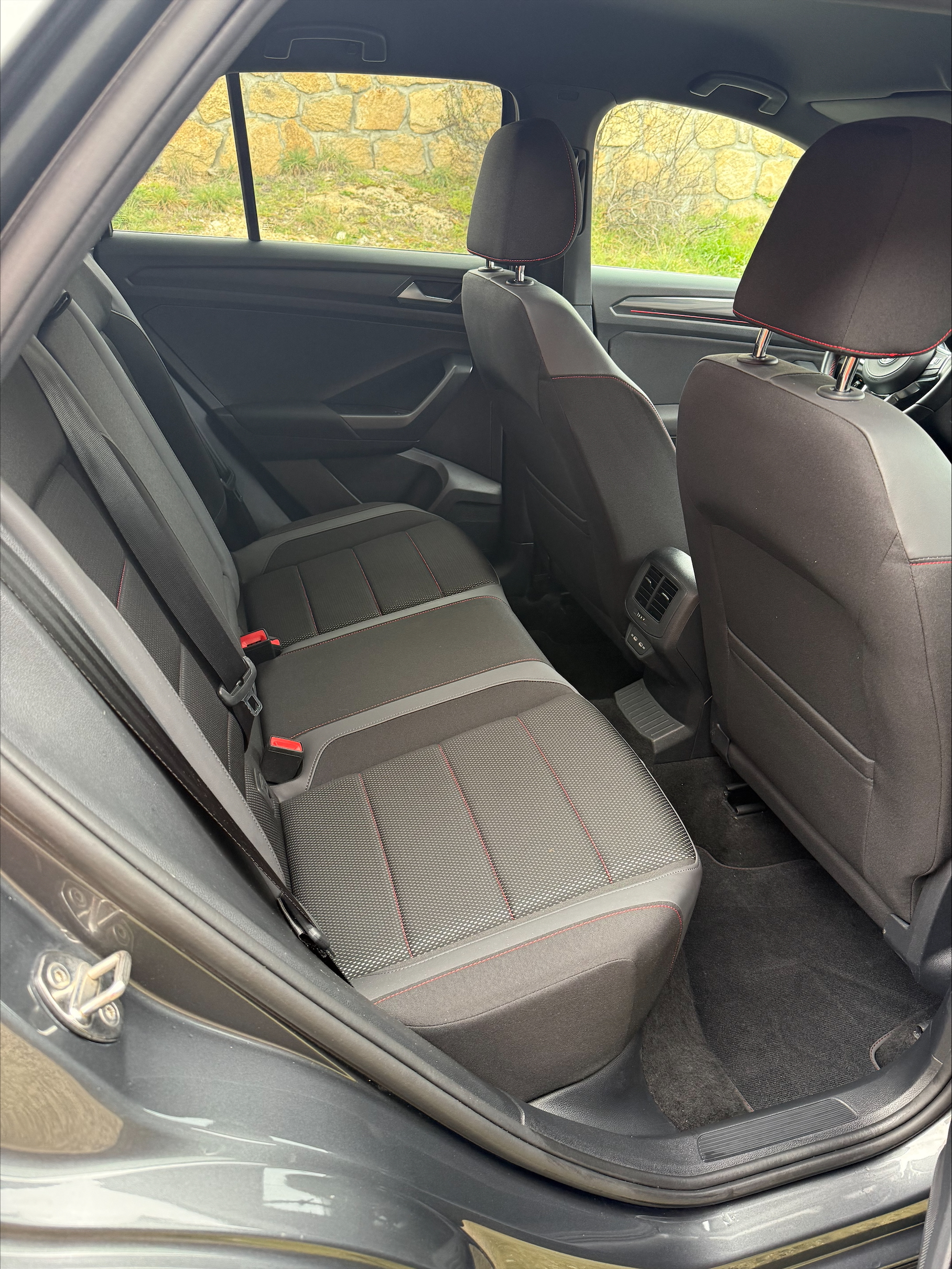 
								Volkswagen T-Roc 2021 1.5 TSI (150CV) lleno									