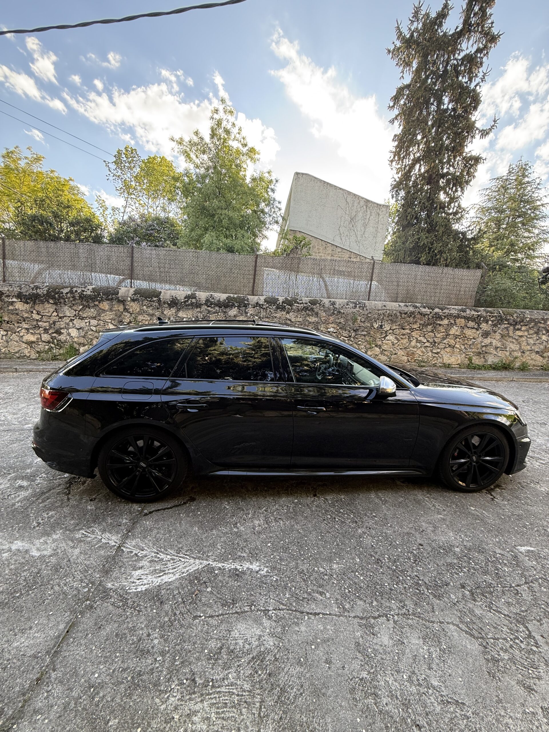 
								AUDI A4 RS4 Avant TFSI 331kW quattro tiptronic lleno									