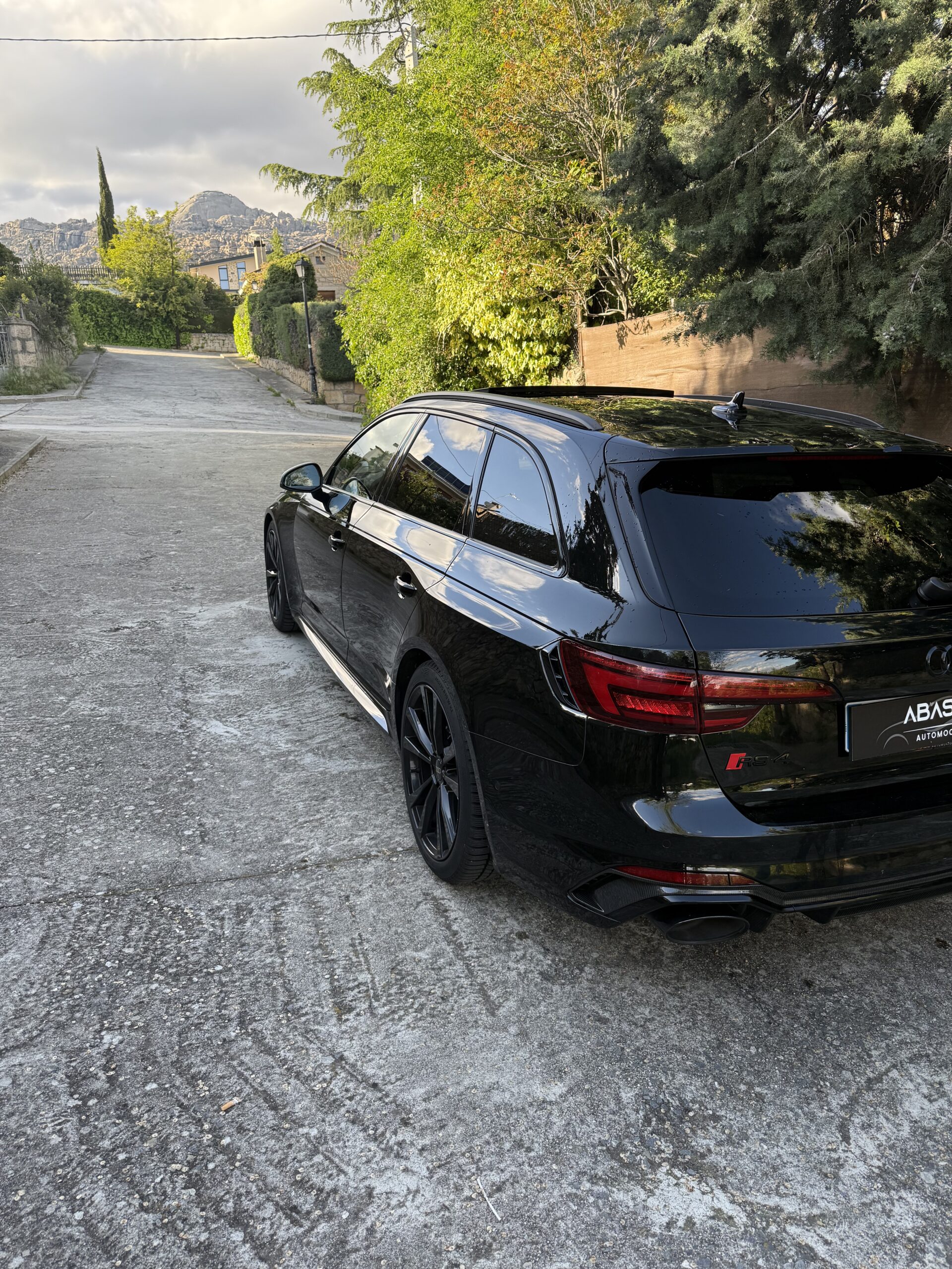 
								AUDI A4 RS4 Avant TFSI 331kW quattro tiptronic lleno									