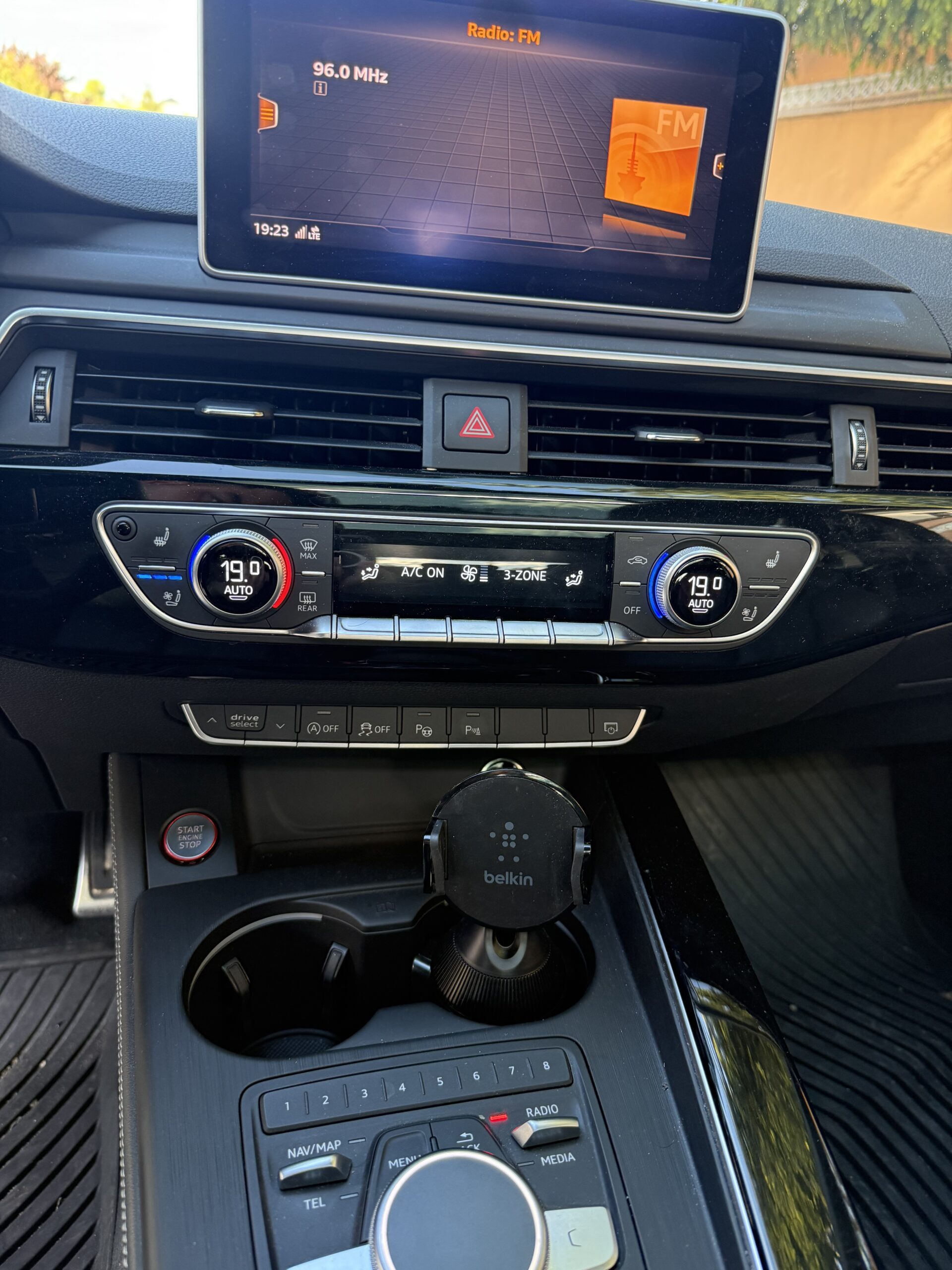 
								AUDI A4 RS4 Avant TFSI 331kW quattro tiptronic lleno									