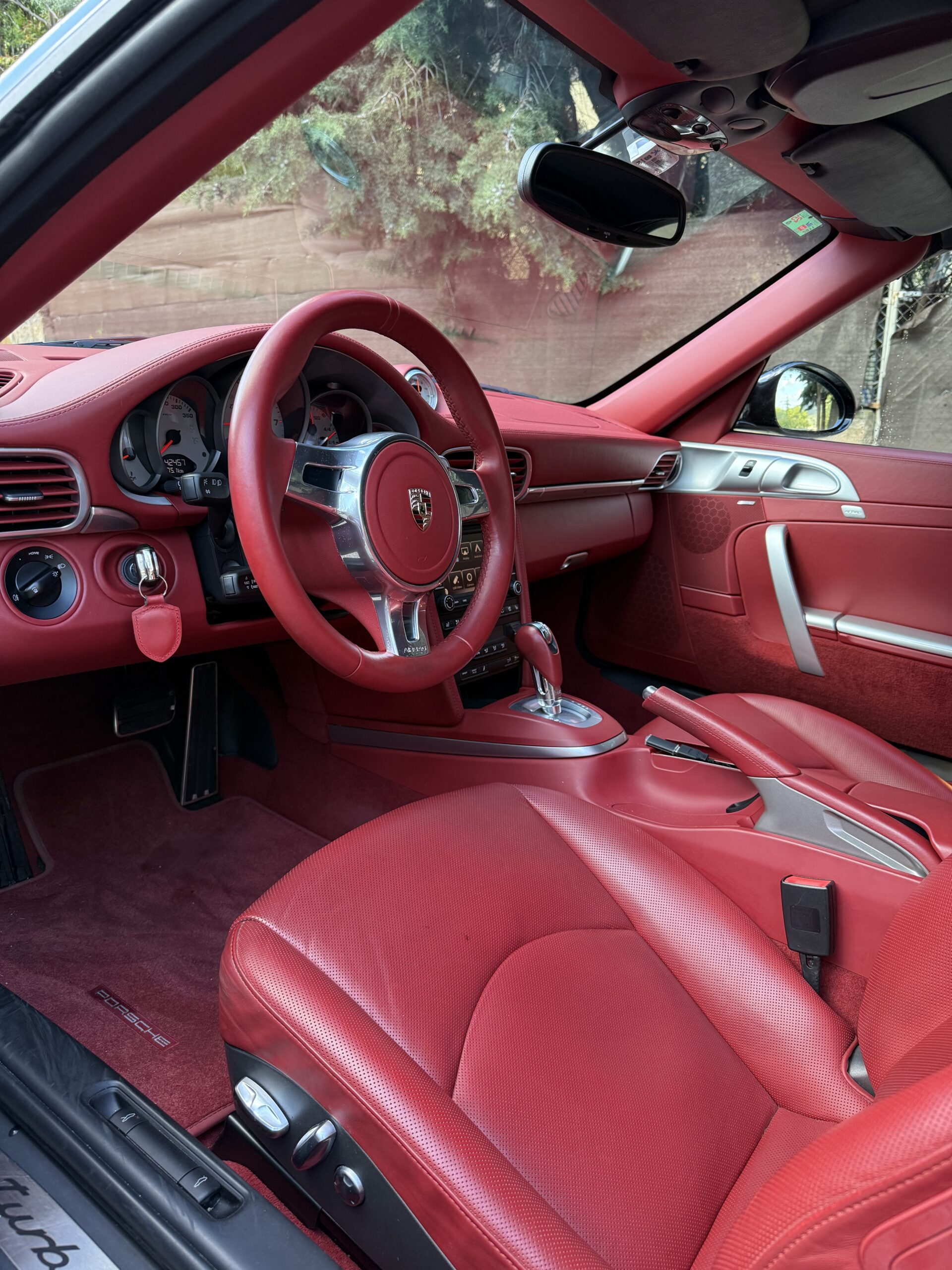 
								PORSCHE 911 Turbo S Cabrio lleno									