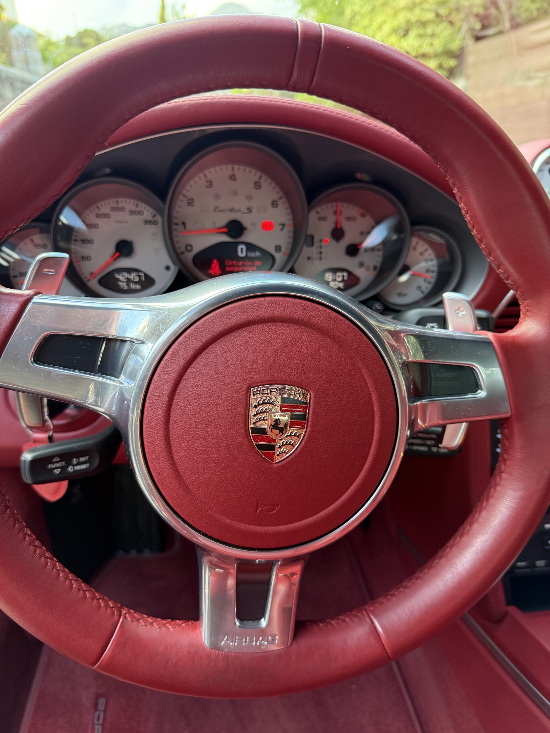 
								PORSCHE 911 Turbo S Cabrio lleno									