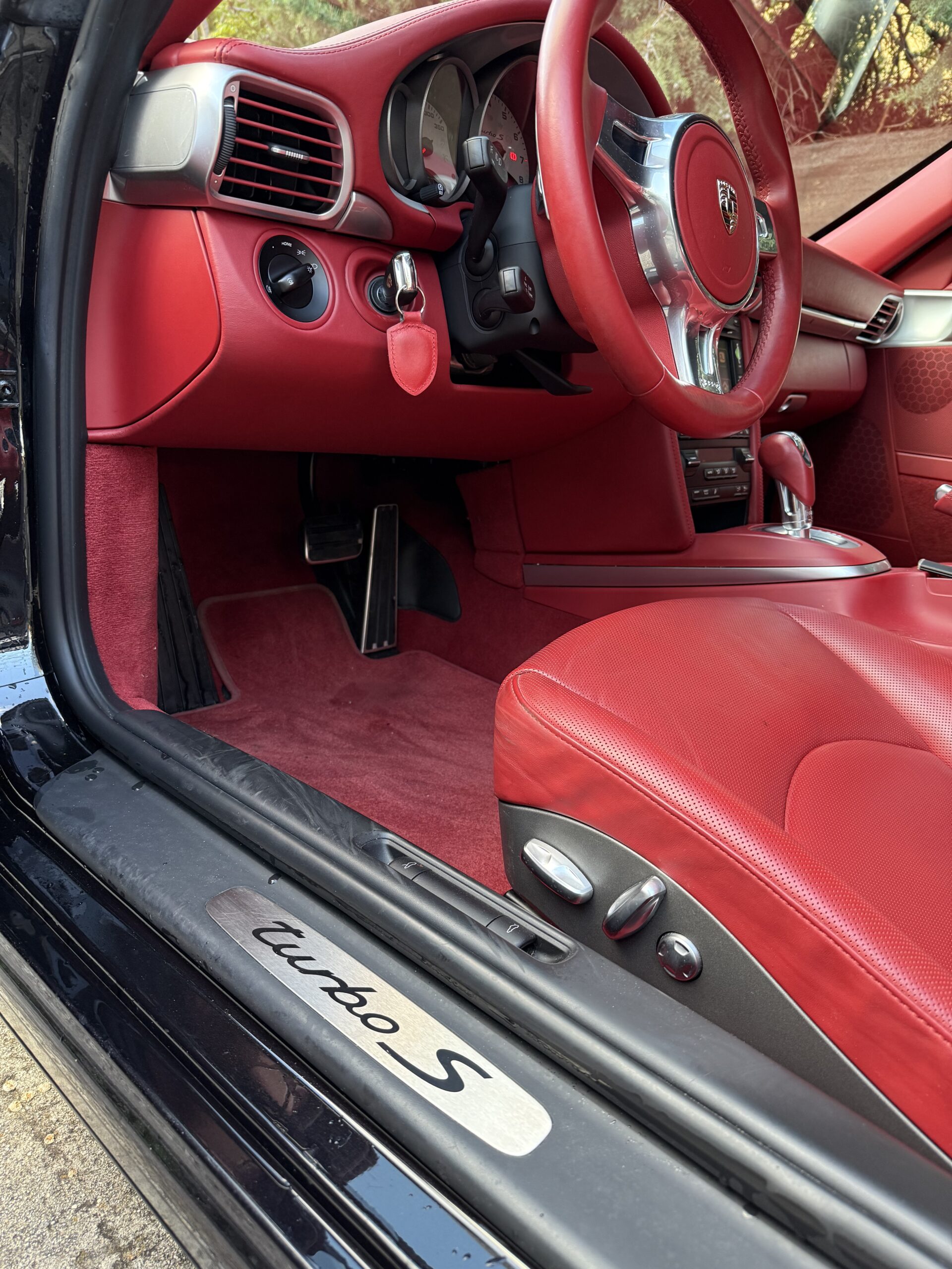 
								PORSCHE 911 Turbo S Cabrio lleno									