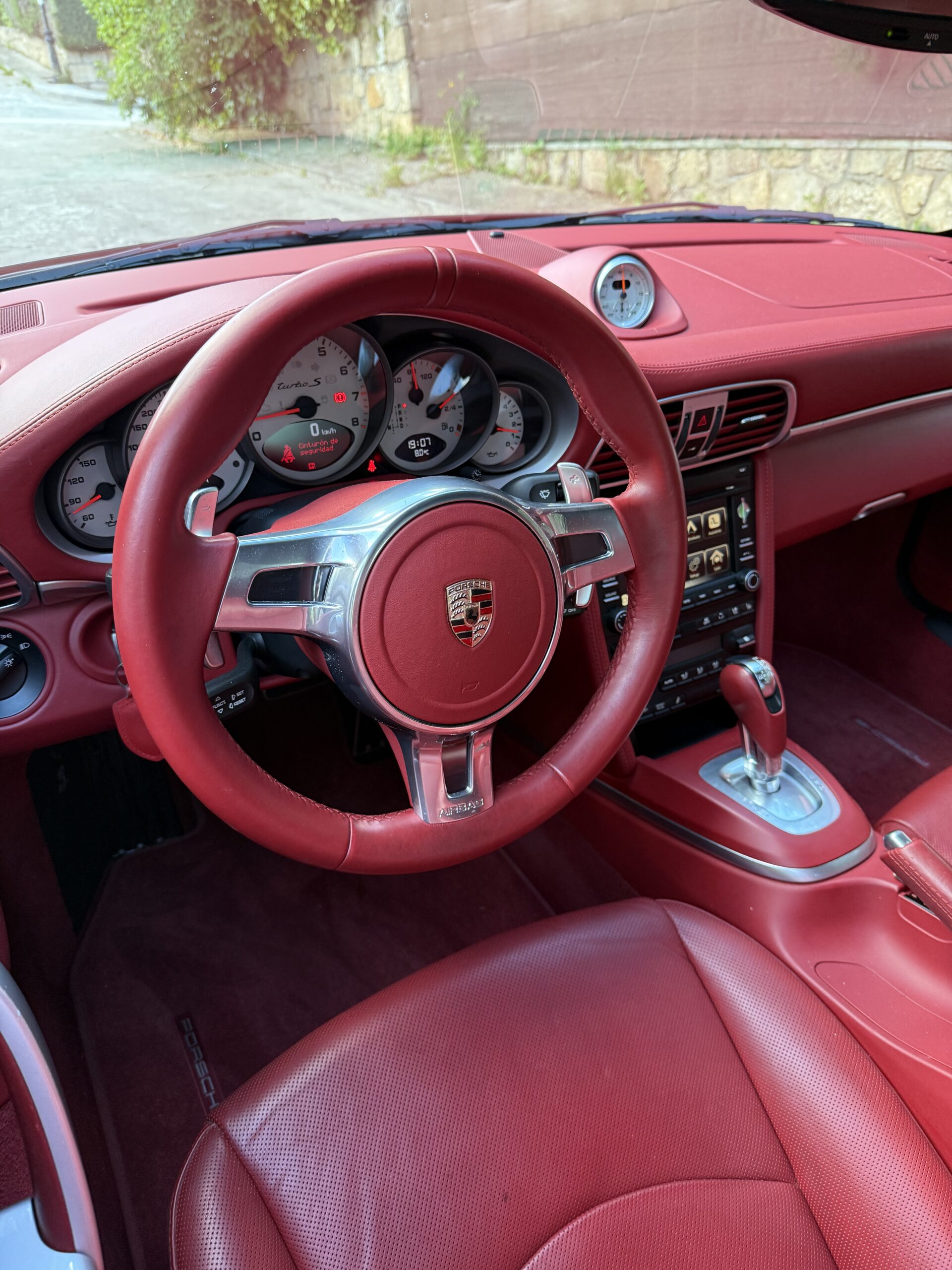 
								PORSCHE 911 Turbo S Cabrio lleno									