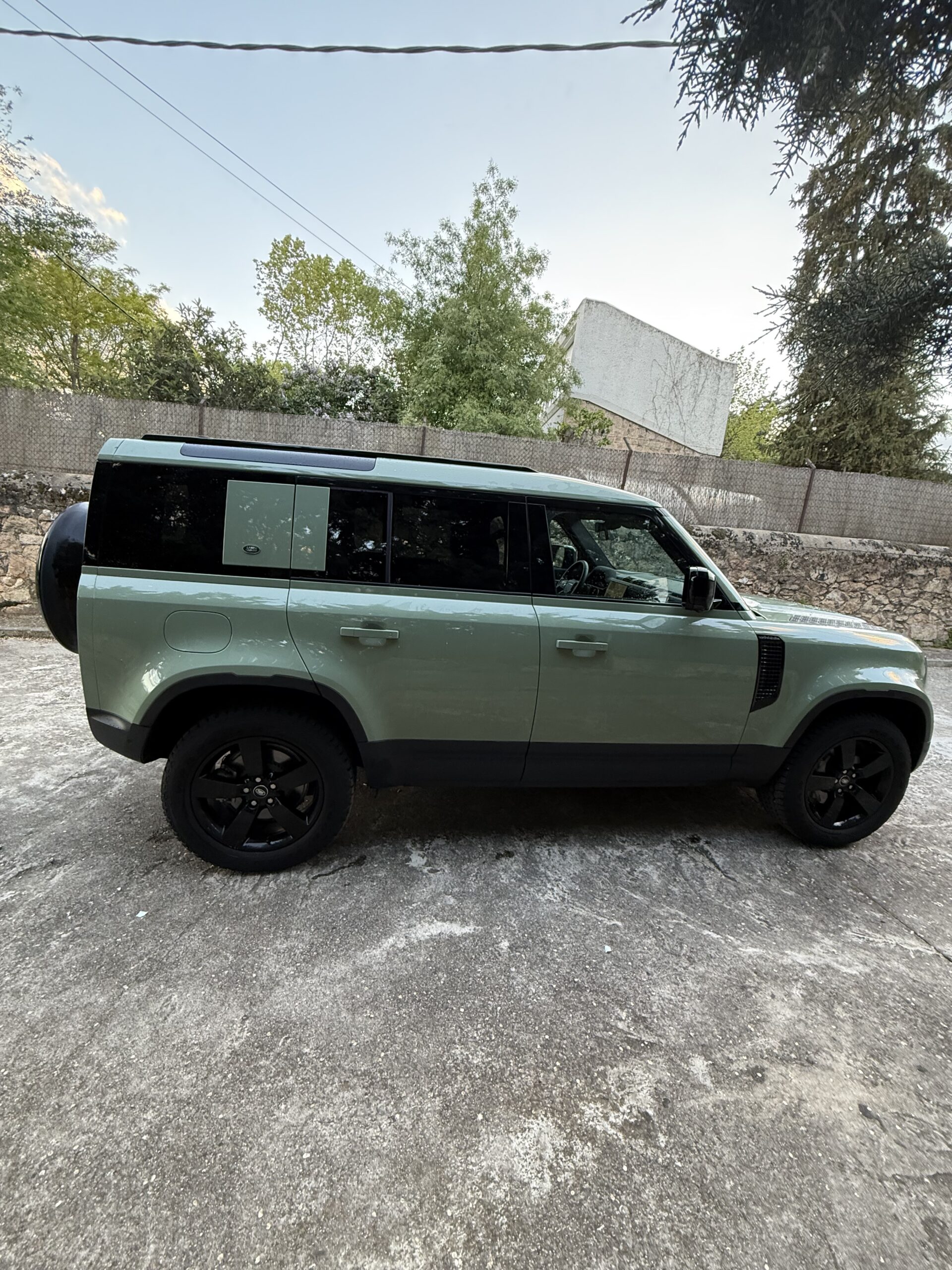 
								LAND-ROVER Defender 2.0 Si4 404 Limited Ed. 110 AT 4WD PHEV lleno									