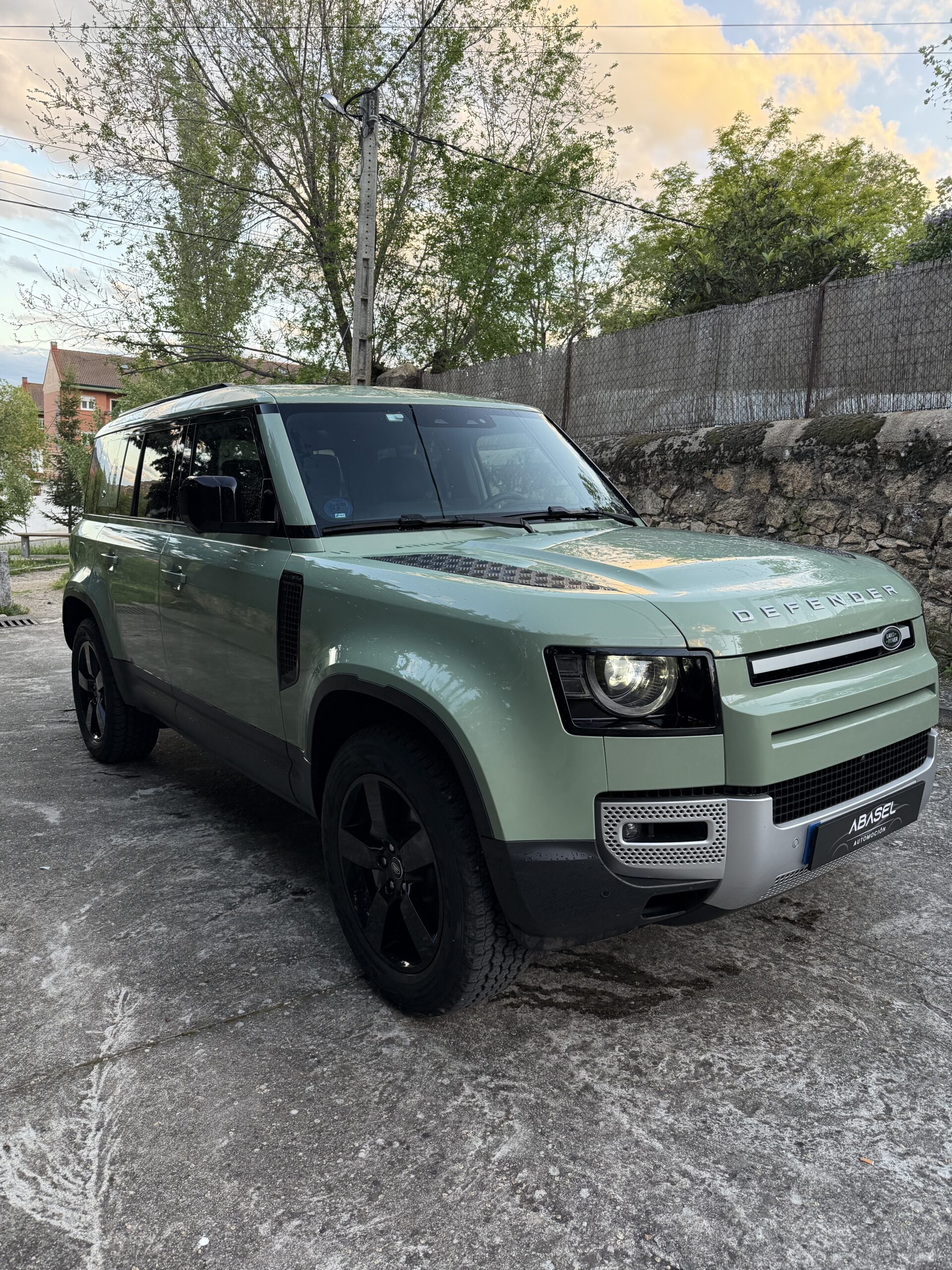 
								LAND-ROVER Defender 2.0 Si4 404 Limited Ed. 110 AT 4WD PHEV lleno									