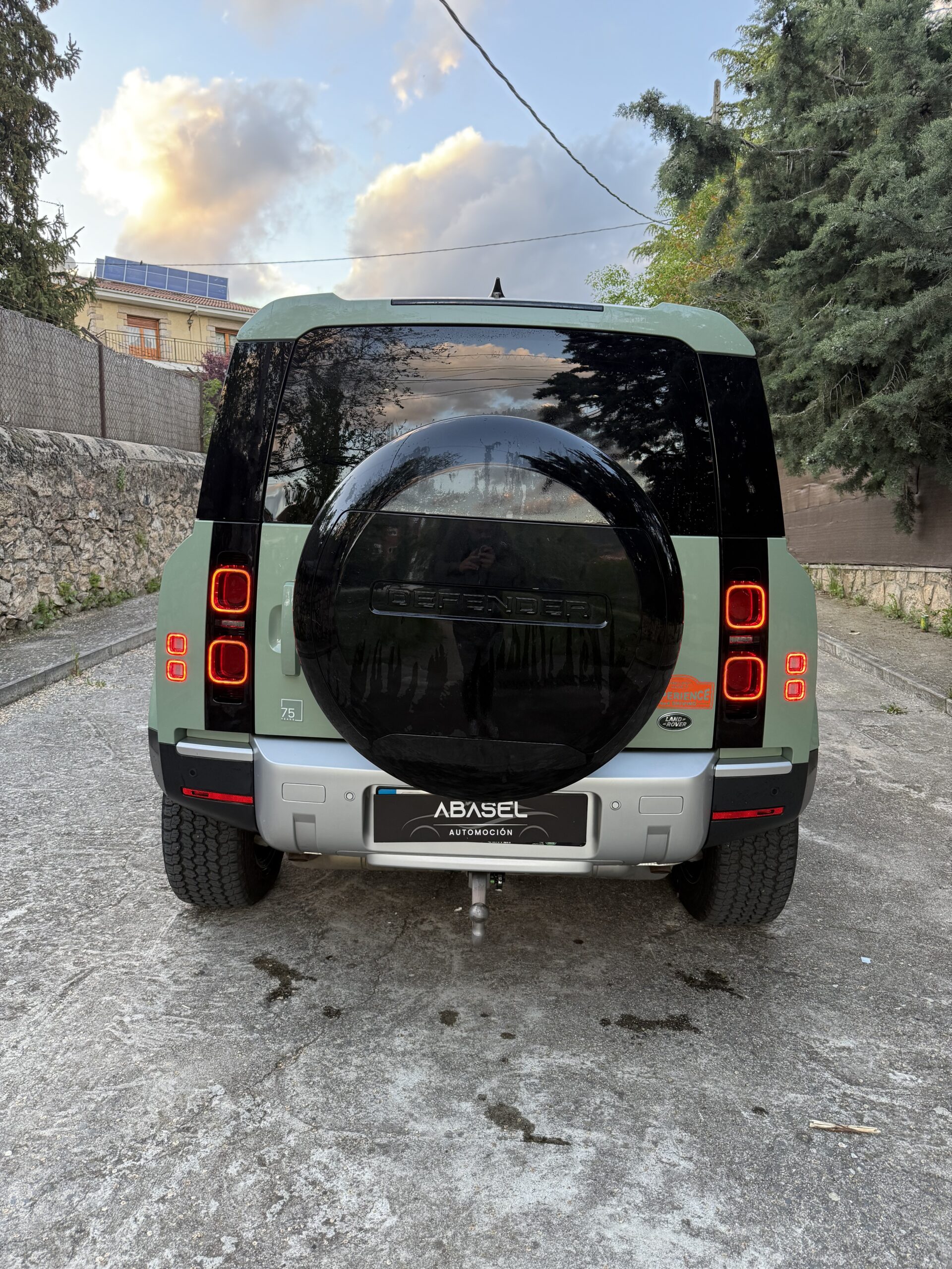 
								LAND-ROVER Defender 2.0 Si4 404 Limited Ed. 110 AT 4WD PHEV lleno									