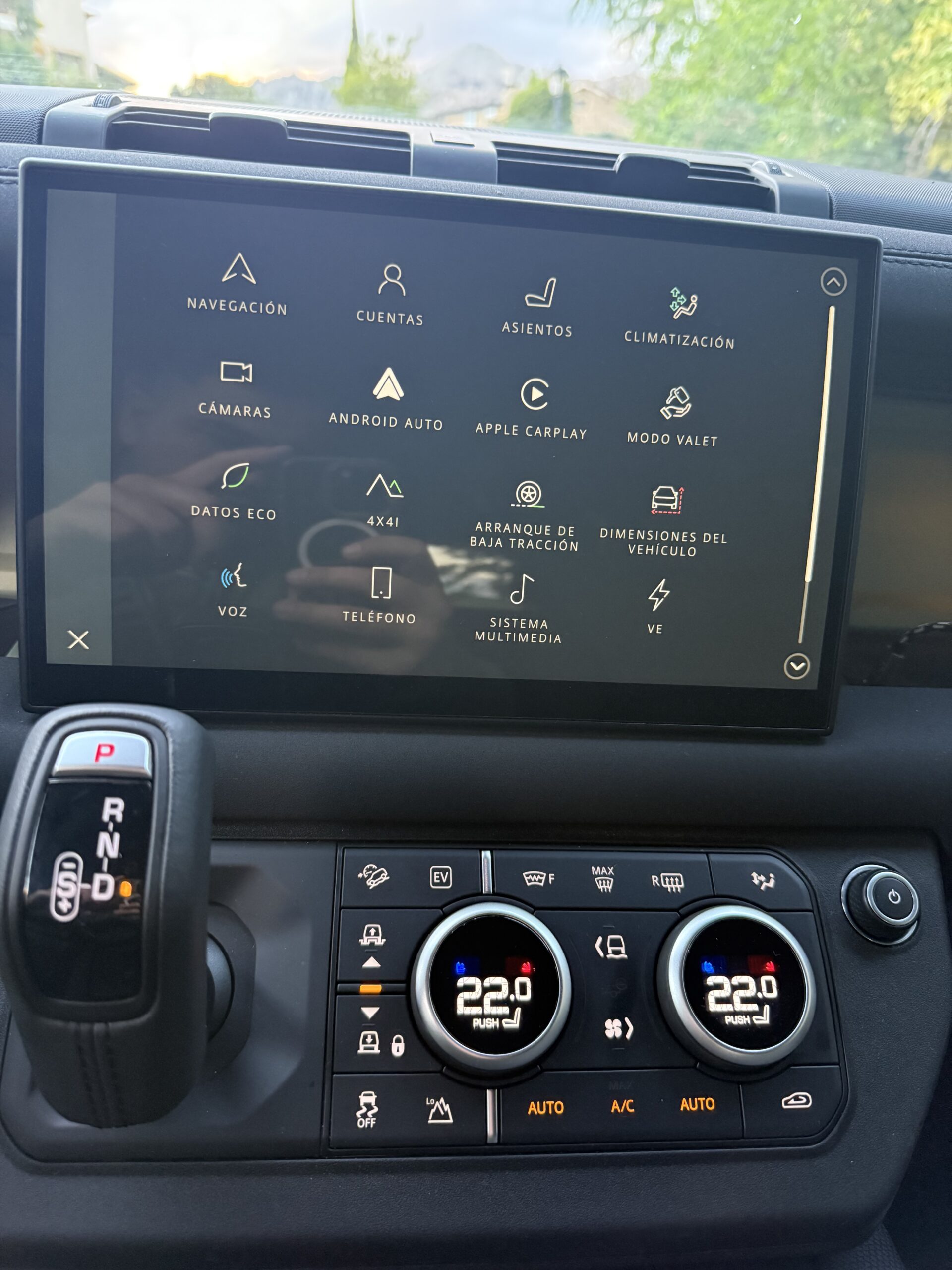 
								LAND-ROVER Defender 2.0 Si4 404 Limited Ed. 110 AT 4WD PHEV lleno									