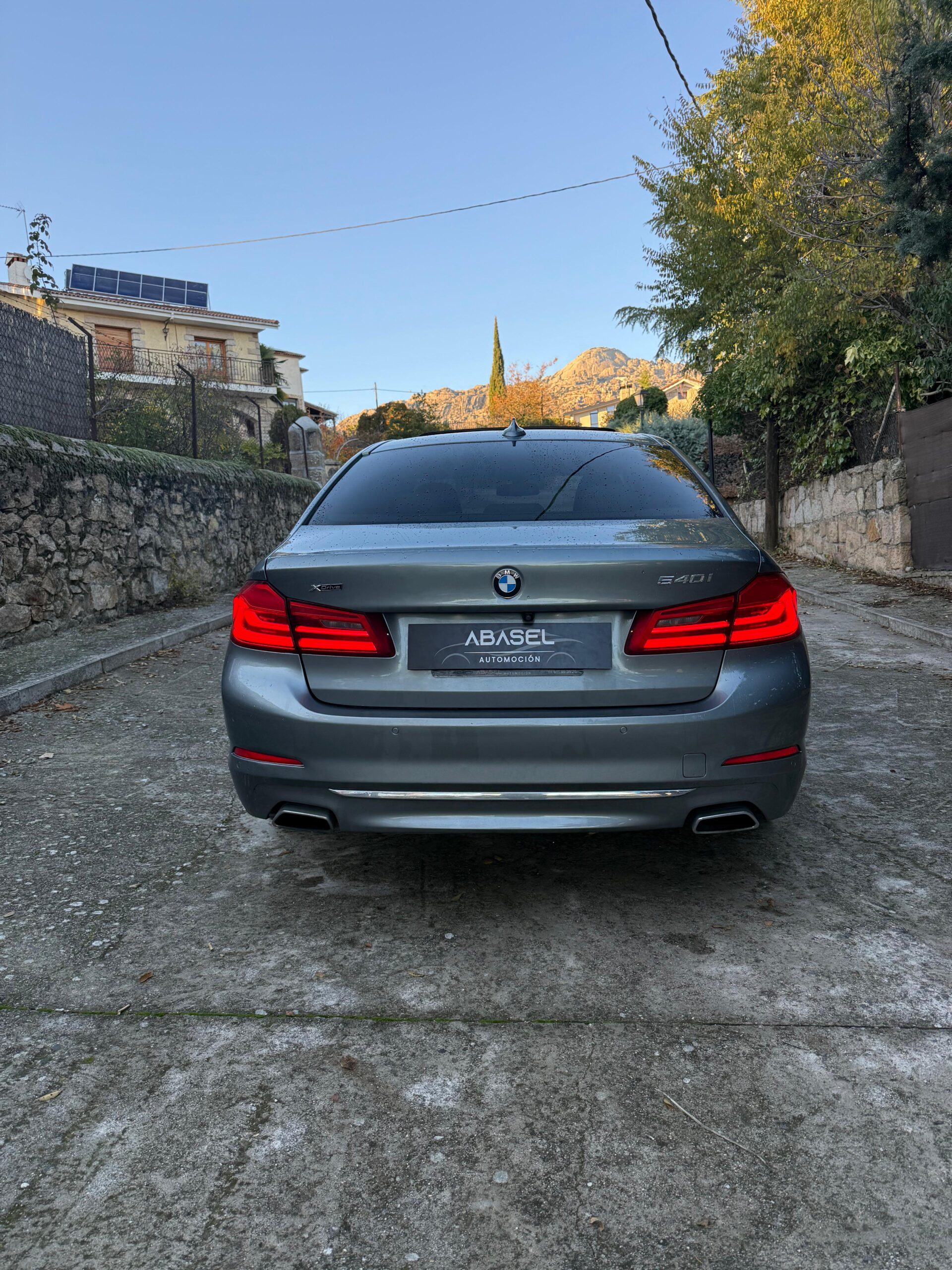 
								BMW 540i Xdrive Luxury 2018 lleno									