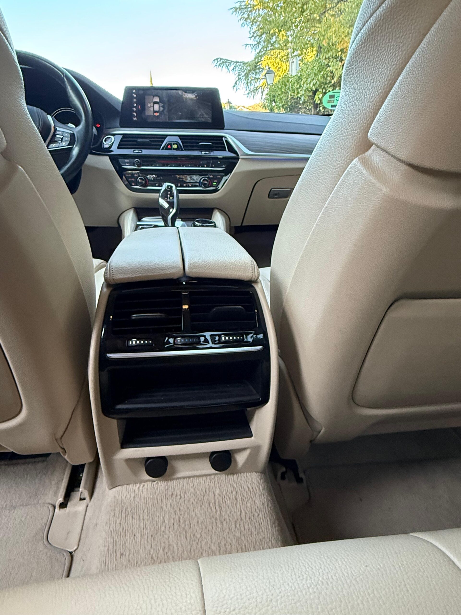 
								BMW 540i Xdrive Luxury 2018 lleno									