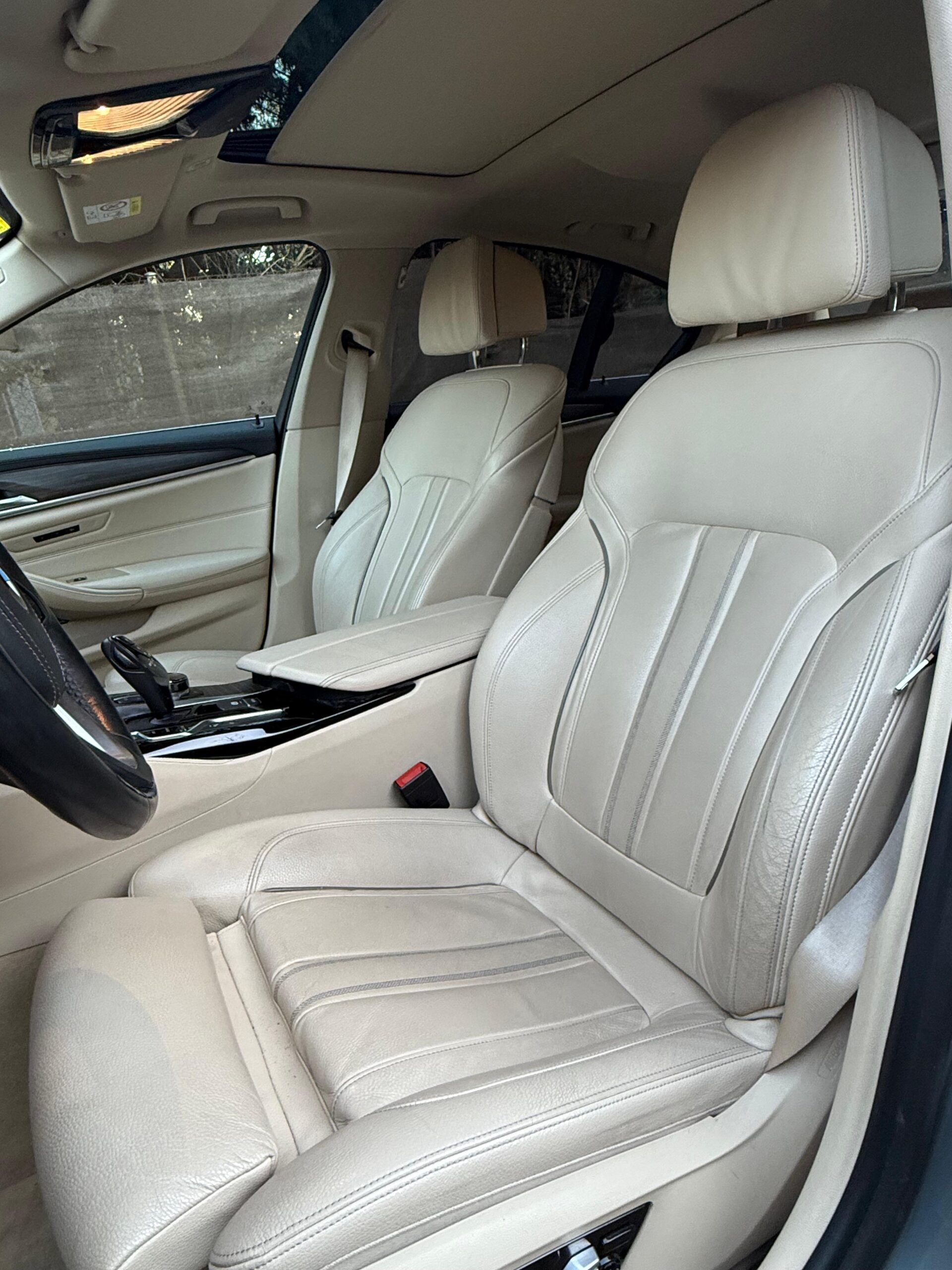 
								BMW 540i Xdrive Luxury 2018 lleno									