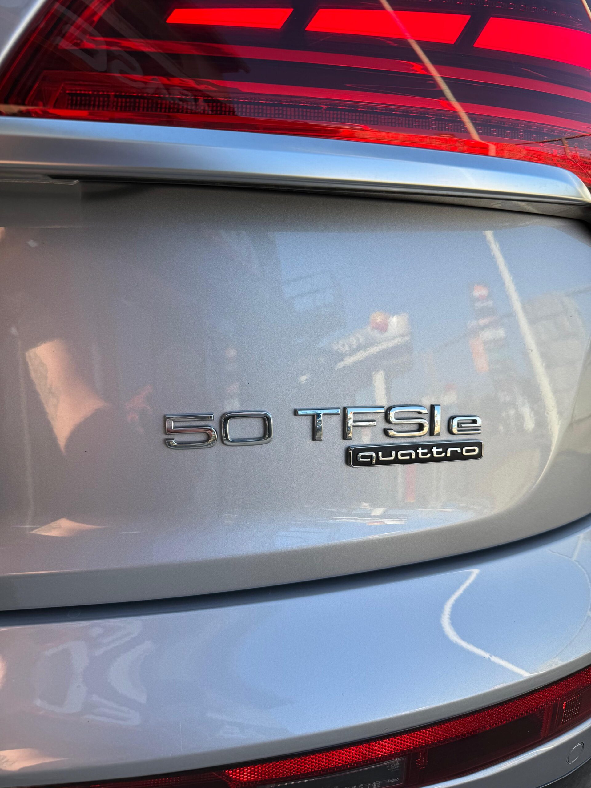 
								Se vende Audi Q5 2021 50 TFSI e Quattro Ultra en excelente estado lleno									