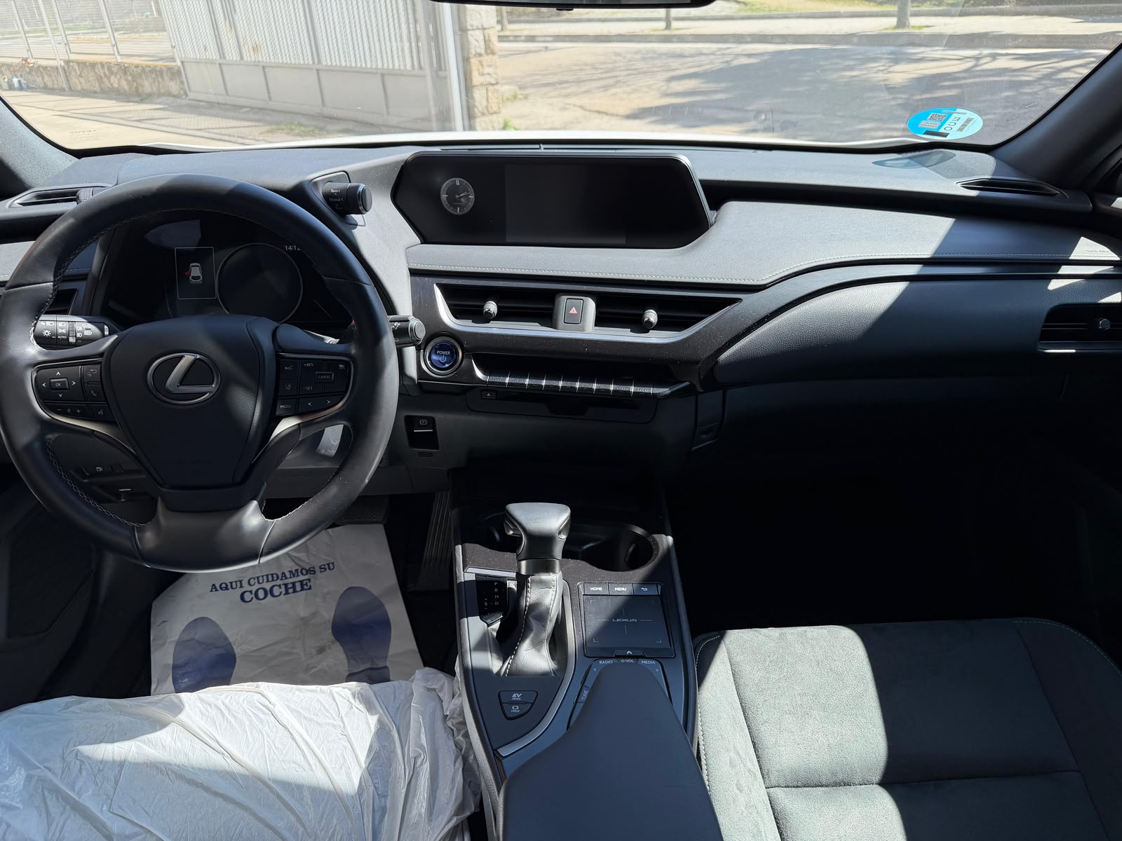 
								Lexus UX 250h 2021 lleno									