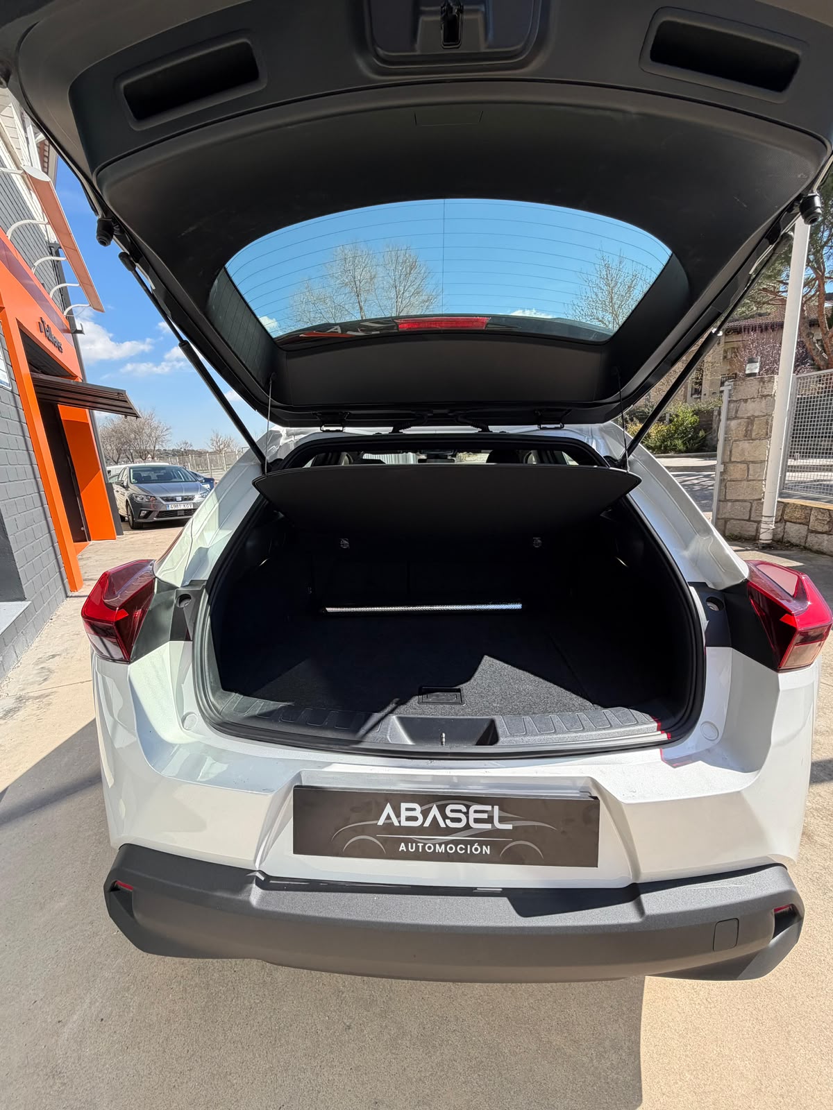 
								Lexus UX 250h 2021 lleno									
